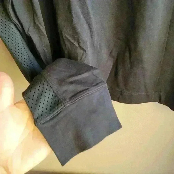 NEW Under Armour Women's Favorite Mesh Long Sleeve XL Black Silver - Picture 5 of 7